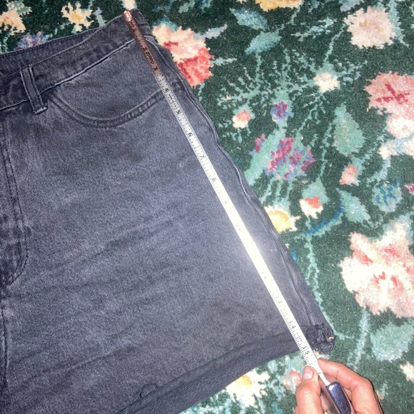 EUC Natasha Short in Vintage Black Wash Jean Shorts Size 32 - Picture 16 of 16